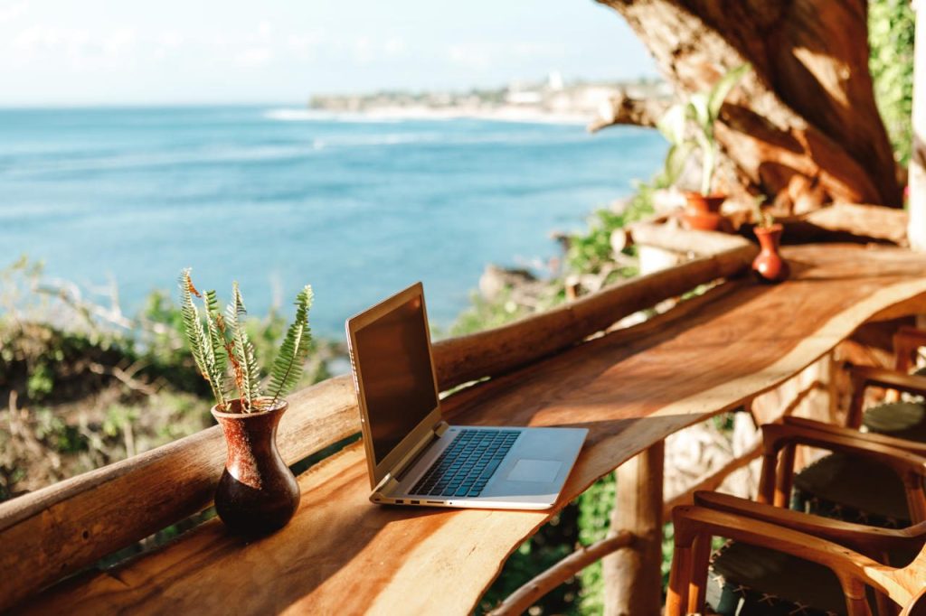 Op vakantie, hier zijn de out of office IT tips die jij nodig hebt