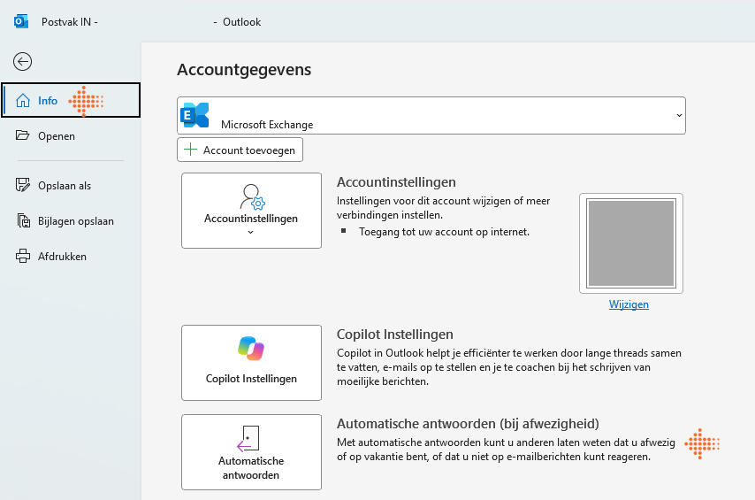 In de klassieke Outlook vind je hier de functie automatisch antwoorden.